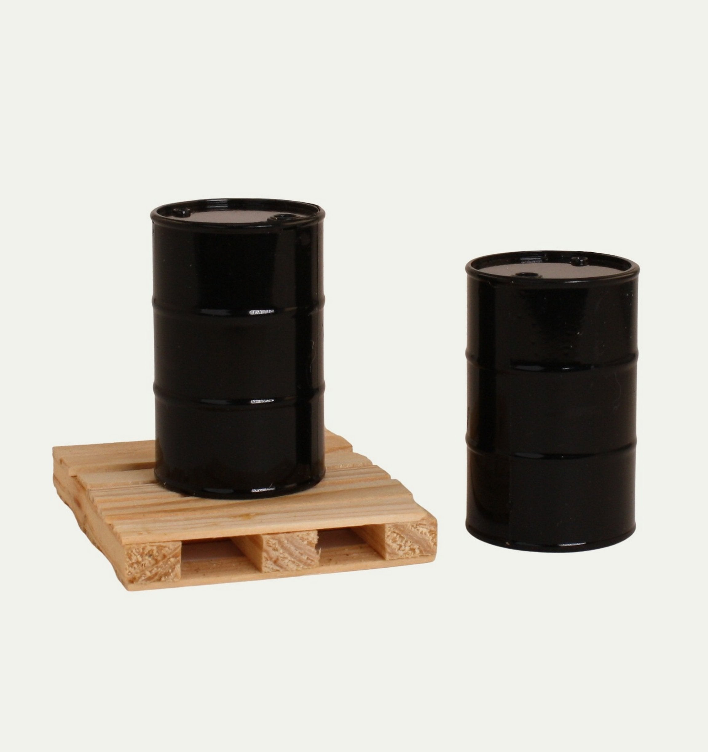 Pallet and Barrels - 3 Piece Set - 1:24 Scale - 101-0605