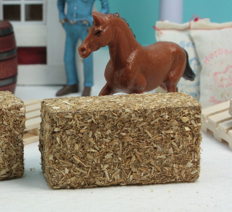 Straw Hay Bales - set of 2 - 106-0704