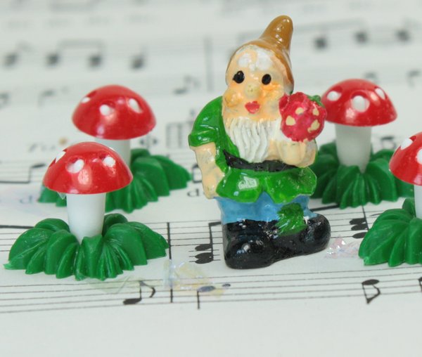 Small Mushrooms In Grass - Set of 4  - 203-3-2503