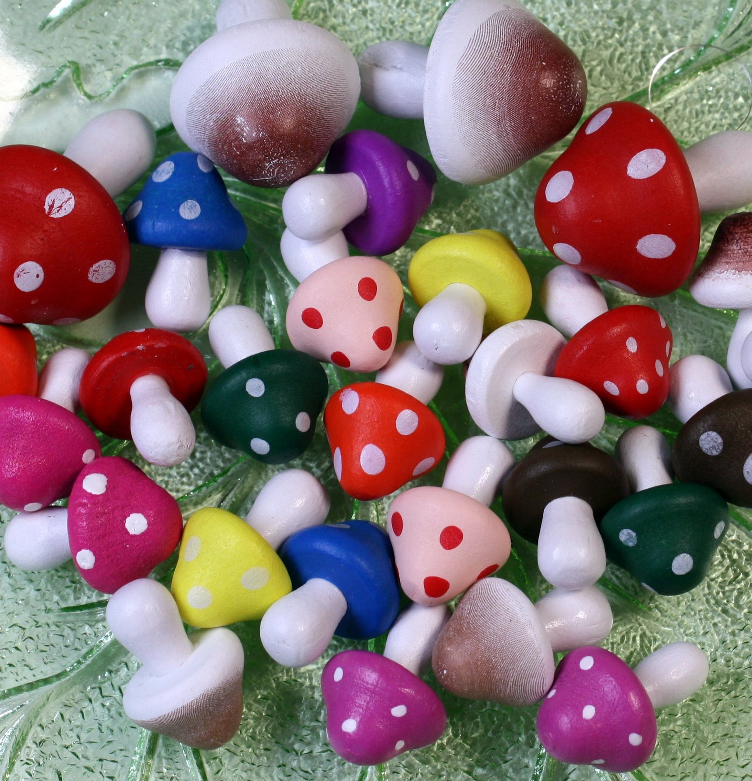 Mega-Mix Wood Hand Crafted Mushrooms! 28 pieces  218-0138