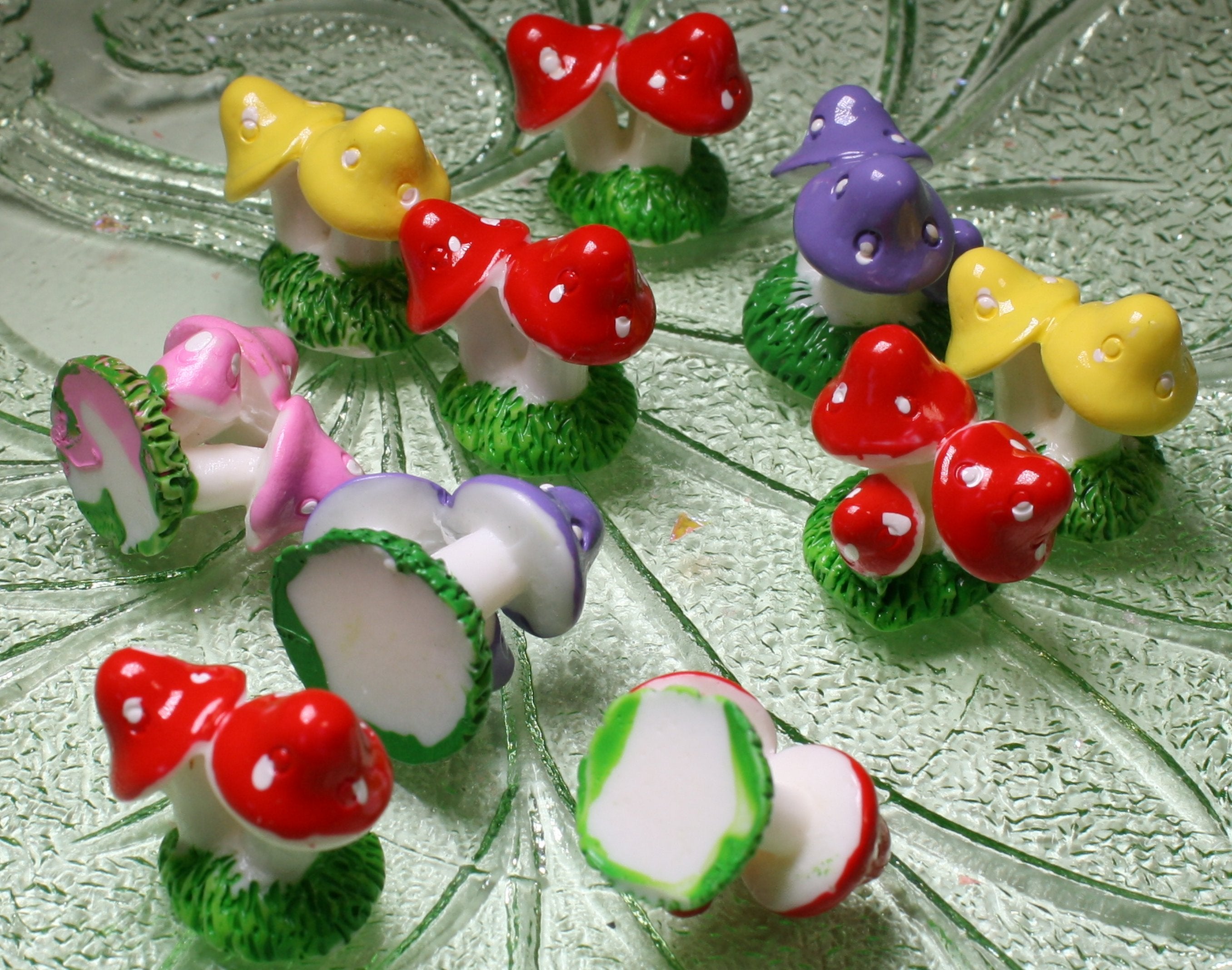 Mega-Mix  - Resin Hand Crafted Mushrooms! 10 pieces  218-0145