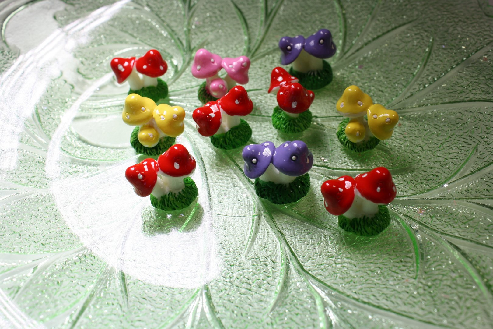 Mega-Mix  - Resin Hand Crafted Mushrooms! 10 pieces  218-0145