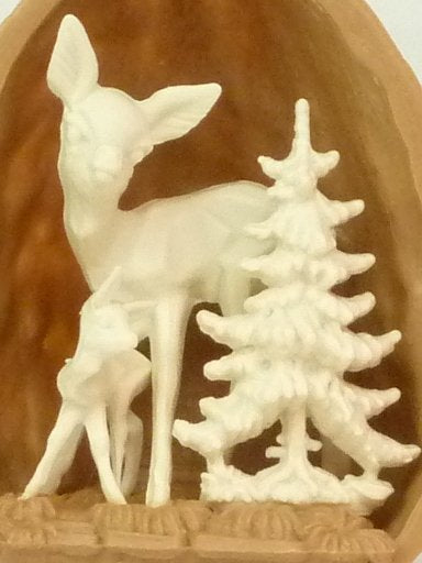 Walnut Shell with Lg Deer - 203-3-137D