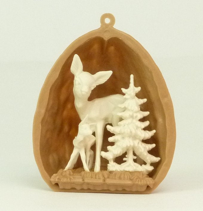 Walnut Shell with Lg Deer - 203-3-137D