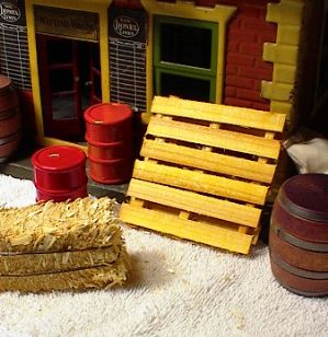 Cargo-To-Go: G Scale Freight Pallets - Station Detail - 101-0815