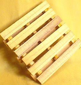 Cargo-To-Go: G Scale Freight Pallets - Station Detail - 101-0815