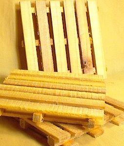 Cargo-To-Go: G Scale Freight Pallets - Station Detail - 101-0815