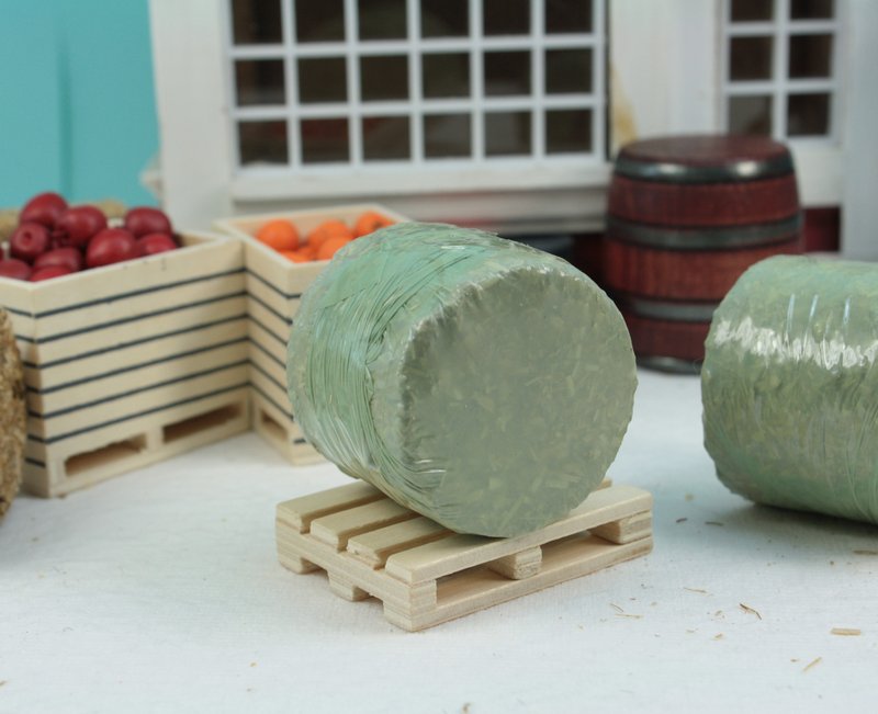 Round Hay Bales - set of 2 - 106-0703