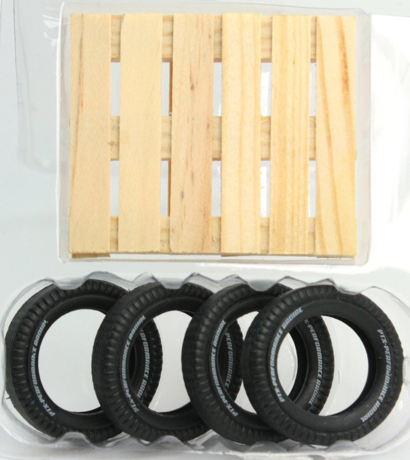 Tires & Pallet - Construction Layout - G Scale - 106-17014