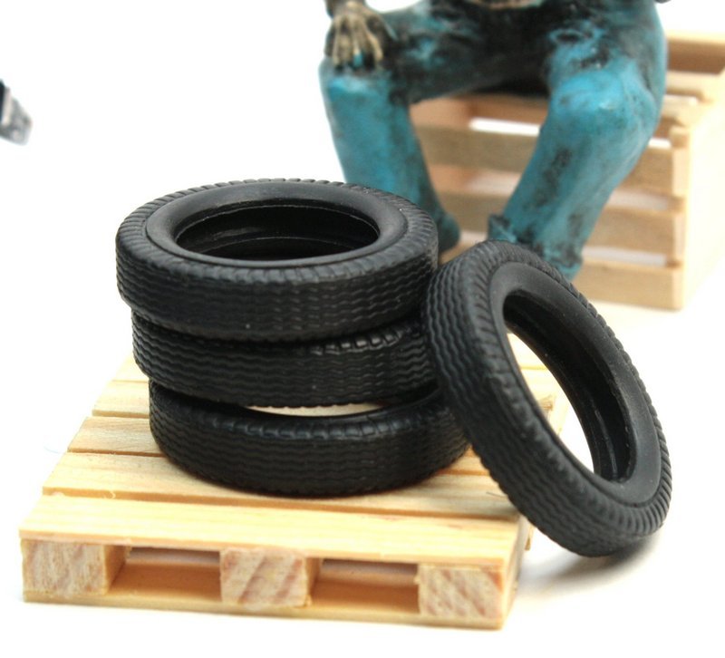 Tires & Pallet - Construction Layout - G Scale - 106-17014