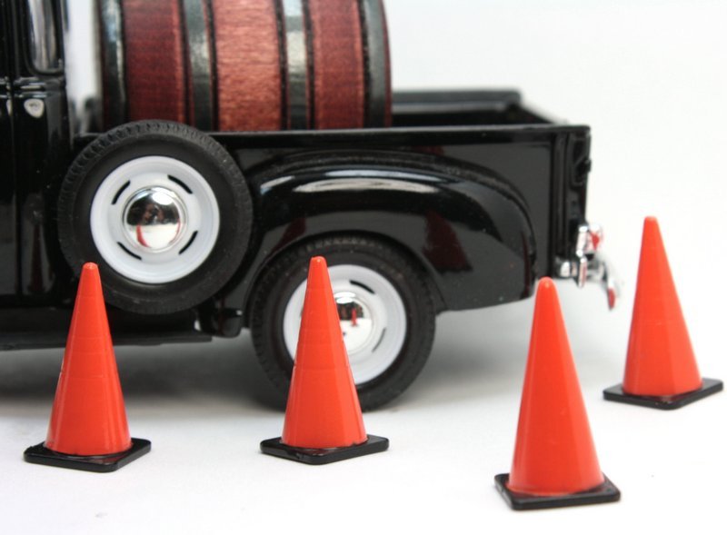 Traffic Cones - Construction Layout - G Scale - 106-17025